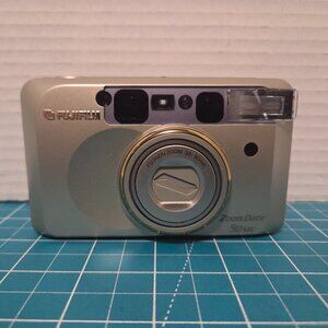 FUJIFILM 90 SR Zoom Date 35mm Point & Shoot Film Camera 38-90mm TESTED